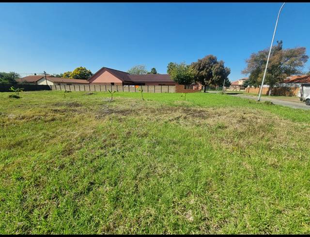 1,060M² VACANT LAND FOR SALE IN FALCON RIDGE